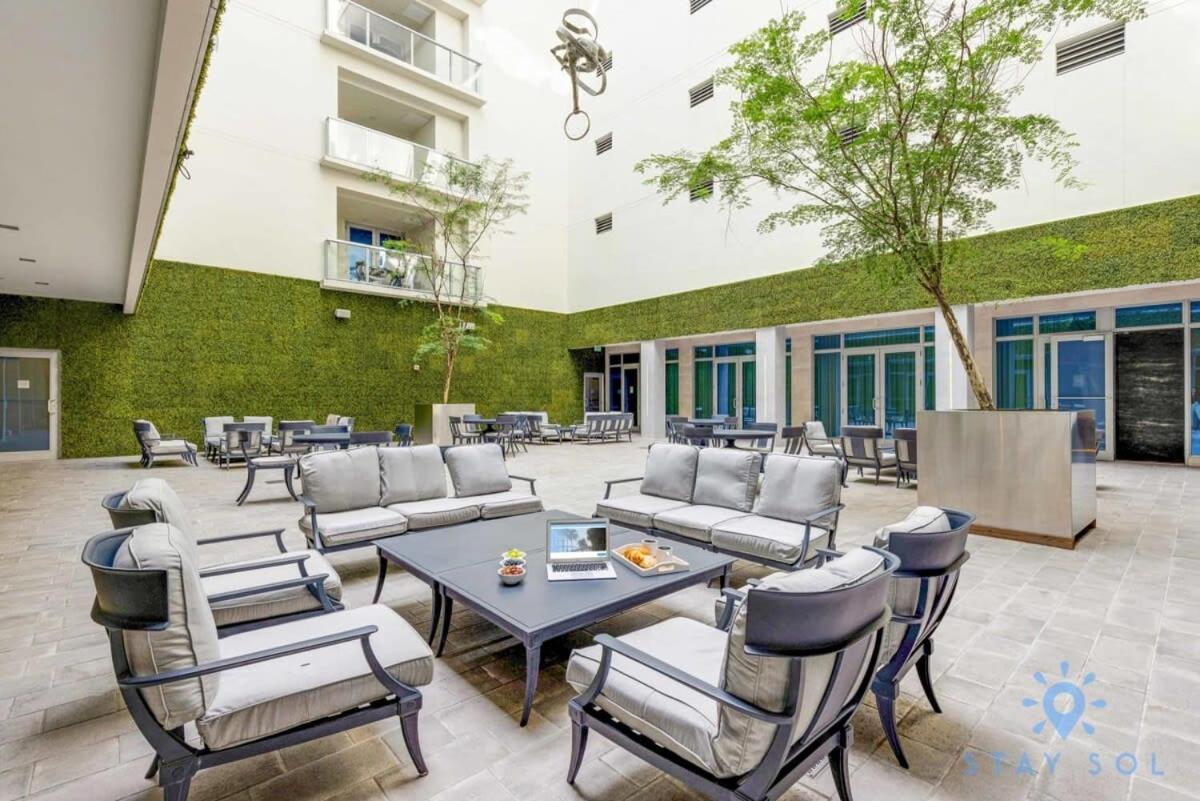 Broad - Walk - Amazing Pool - Hot Tub Apartment