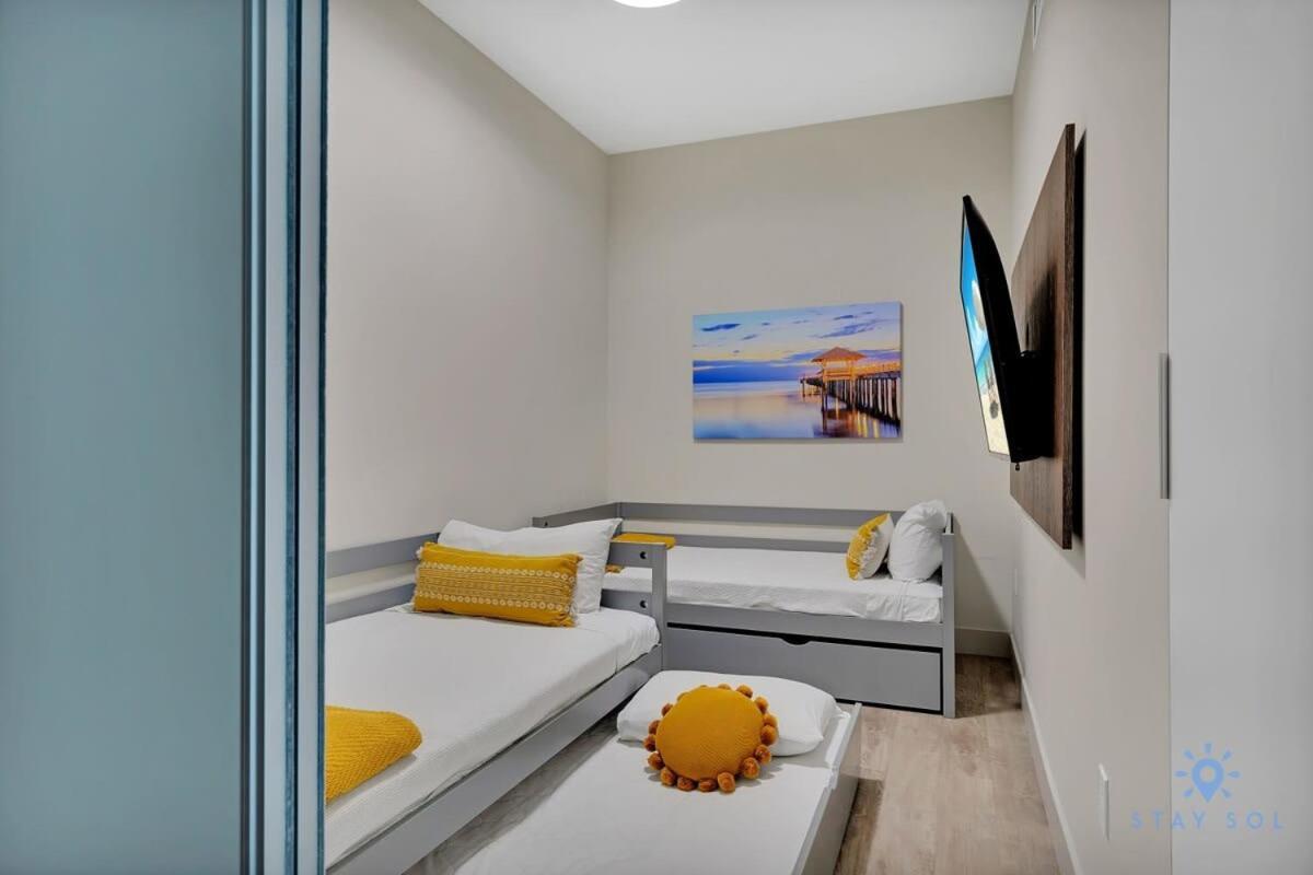 Broad - Walk - Amazing Pool - Hot Tub Apartment