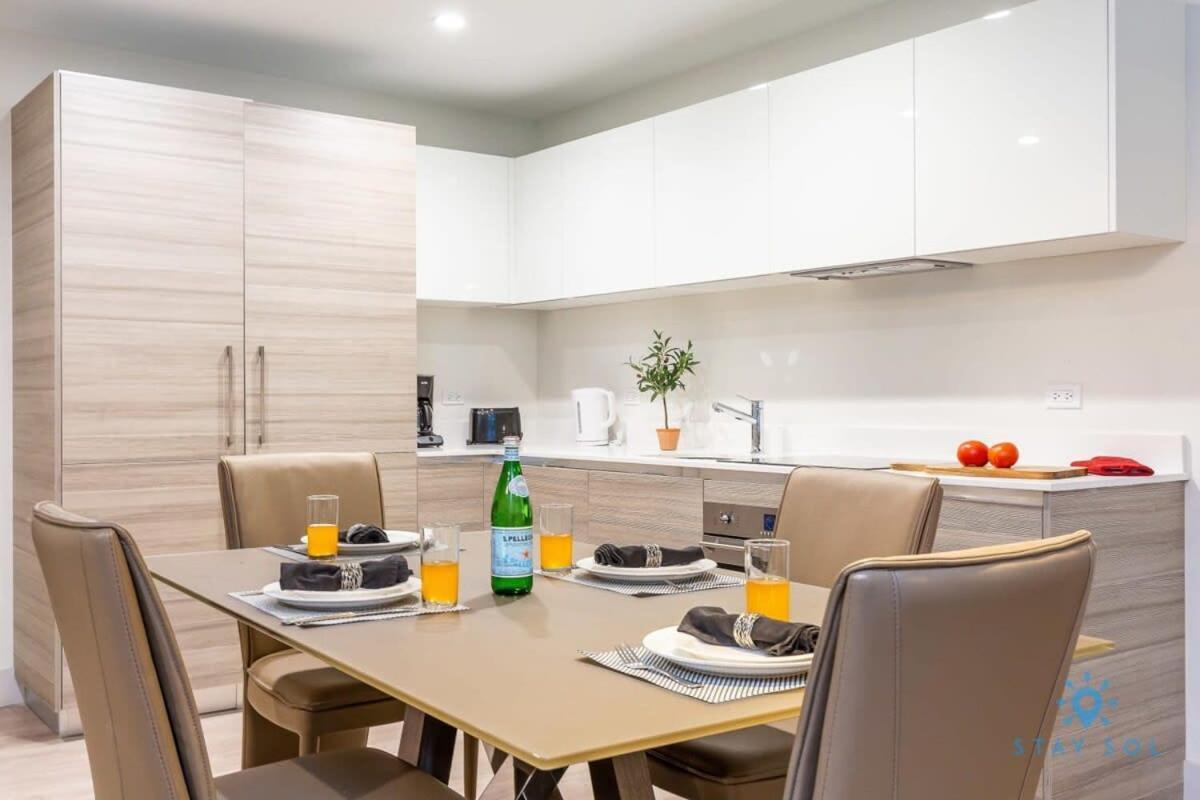 Broad - Walk - Amazing Pool - Hot Tub Apartment