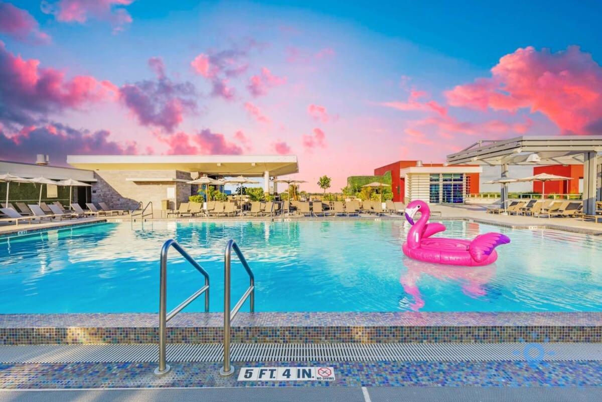 Broad - Walk - Amazing Pool - Hot Tub Apartment